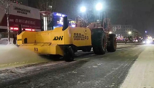 因为有你，这个雪天不在寒冷，除雪保障——开云「中国」Kaiyun·官方网站为您服务(图2)